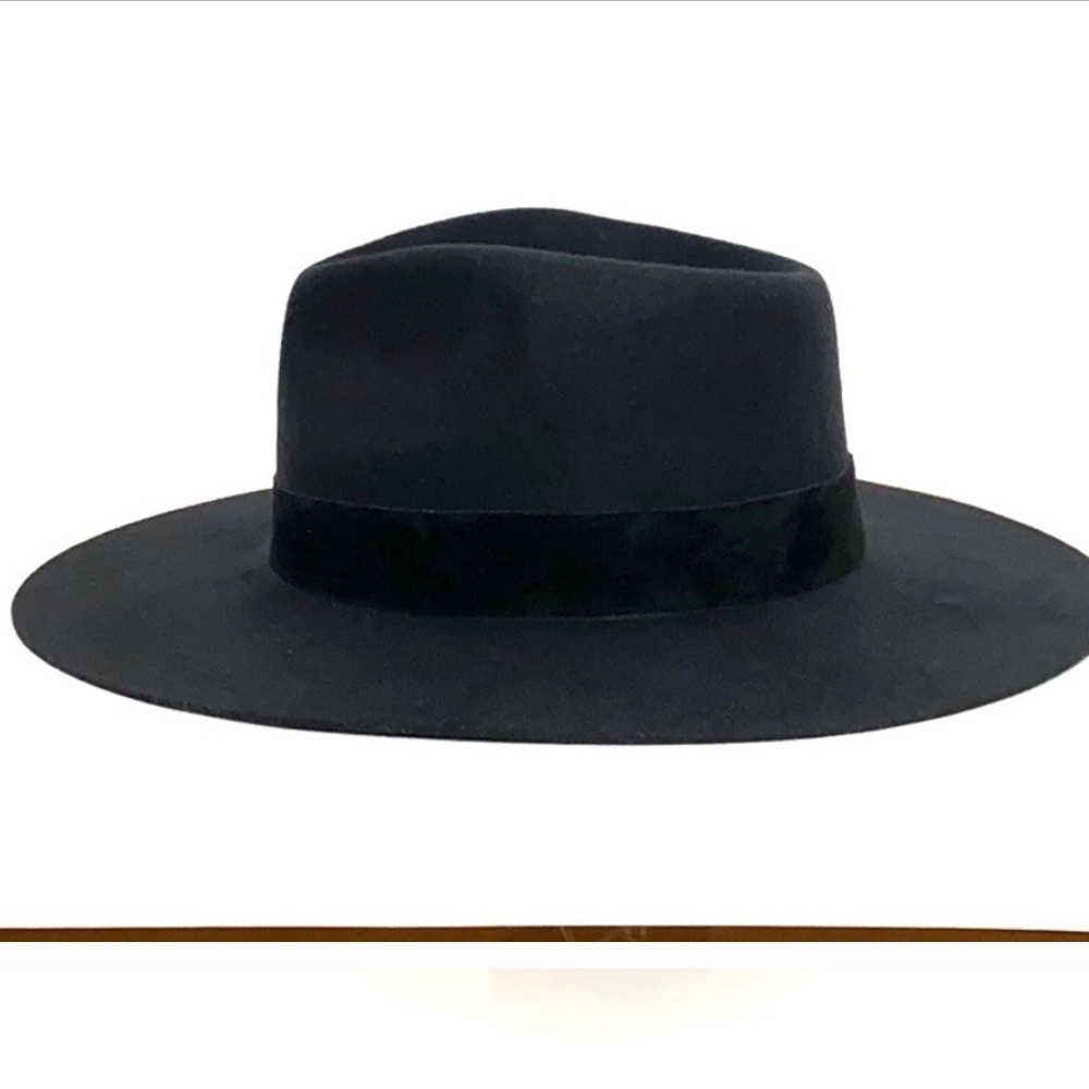 Lack of color mirage hat